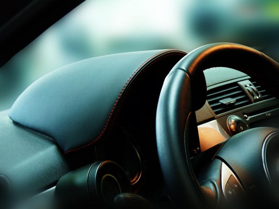 Детали интерьера Abarth 500 Speedgrey Edition by Neubauer 2009 года  (фото 2 из 14)